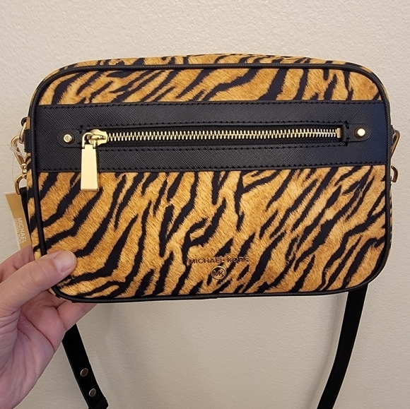 Michael Kors Handbags - NWT Michael Kors Jet Set Cross Body Bag